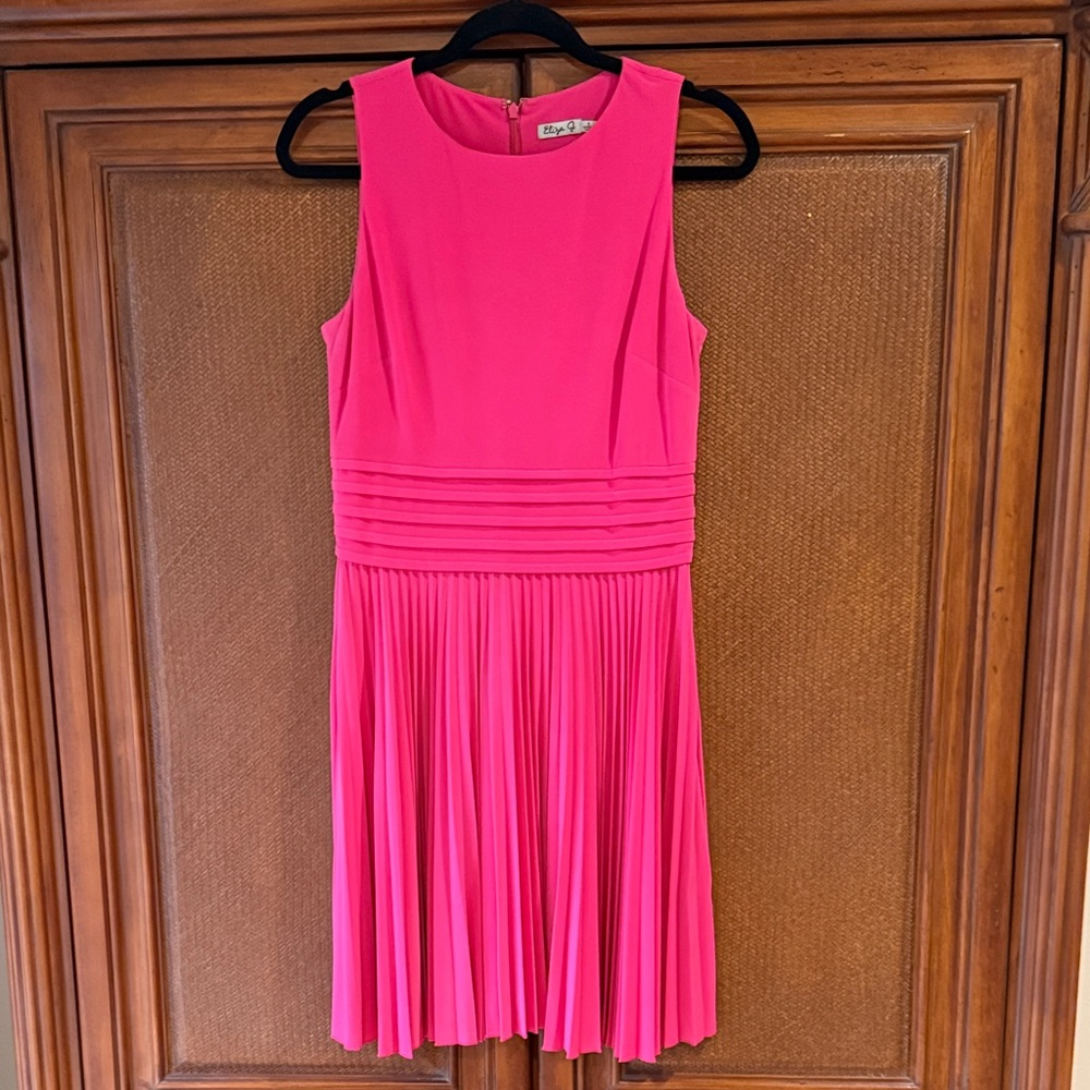 Elegant Pink Sleeveless pleated dress